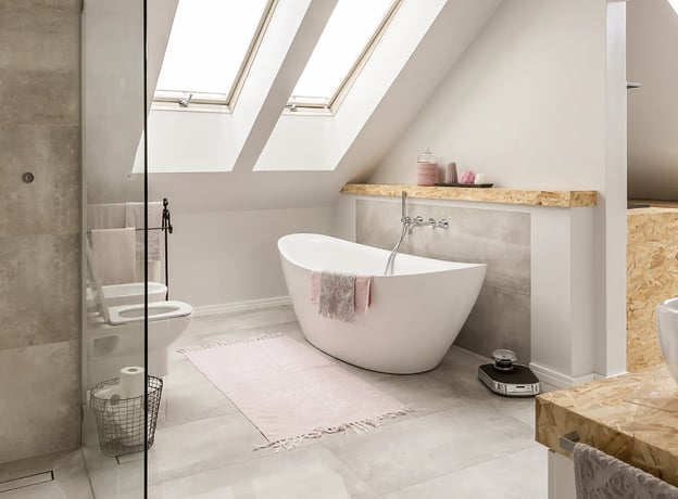 Cuartos de baño con techo inclinado