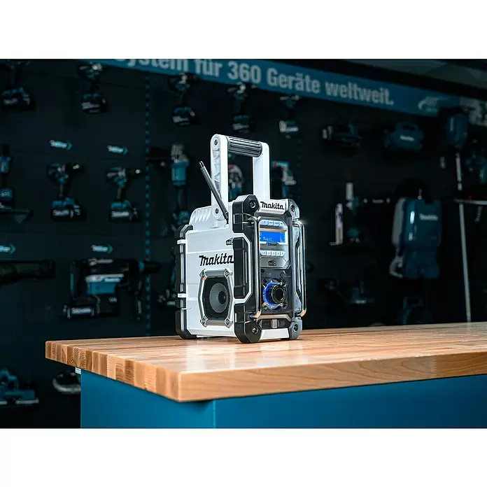 Makita Akku-Baustellenradio DMR112W - 7,2 V - 18 V, Ohne Akku, 87,5 - 108,0 kHz (FM) - Stimmungsaufnahme
