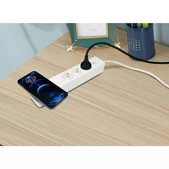 Voltomat USB-Adapter Typ A & C Wireless charging - 3-fach, Weiß - Anwendungsbeispiel