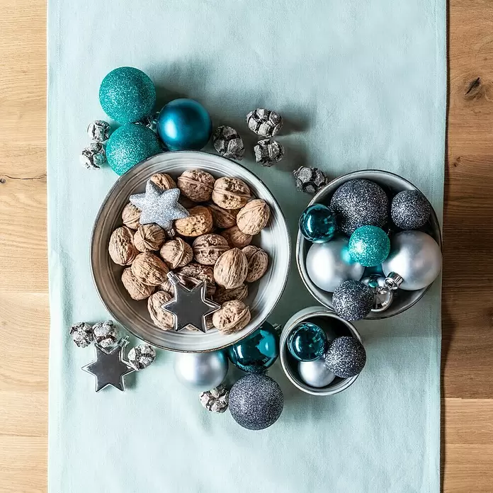 Christbaumkugel-Mix Grey-Emerald - Grau, Grün, Kunststoff, Durchmesser: 4 cm - 6 cm, 50 Stk. - Stimmungsaufnahme