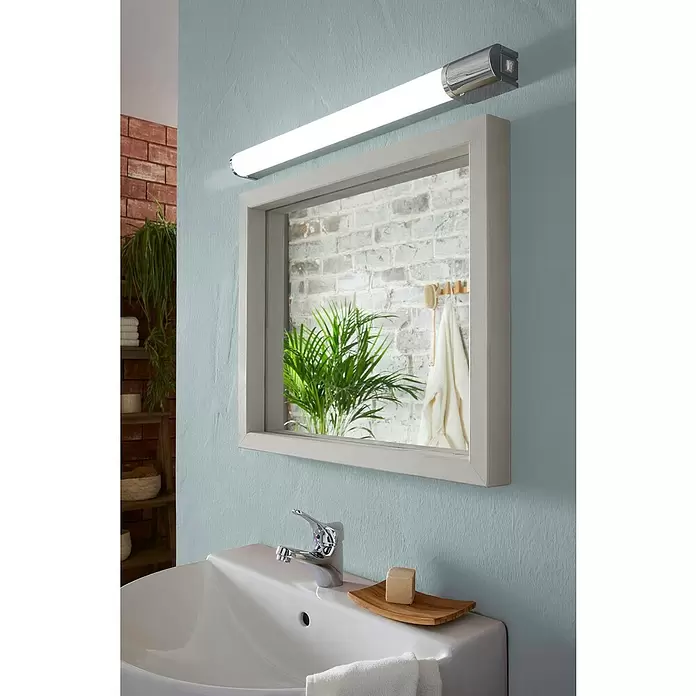 Eglo LED-Spiegelleuchte Tragacete 1 - 15 W, Silber/Weiß, L x B x H: 68 x 5,5 x 7 cm - Stimmungsaufnahme