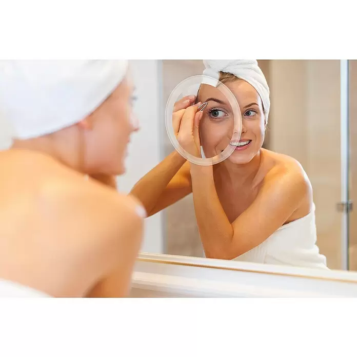 Espejo cosmético de ventosa - Aumento: x 3, Diámetro: 15 cm, Transparente - Producto en uso