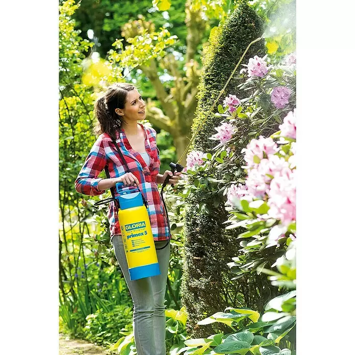 Gloria Drucksprühgerät Primex 5 mit Messing Verlängerungsrohr - 5 l - Anwendungsbeispiel
