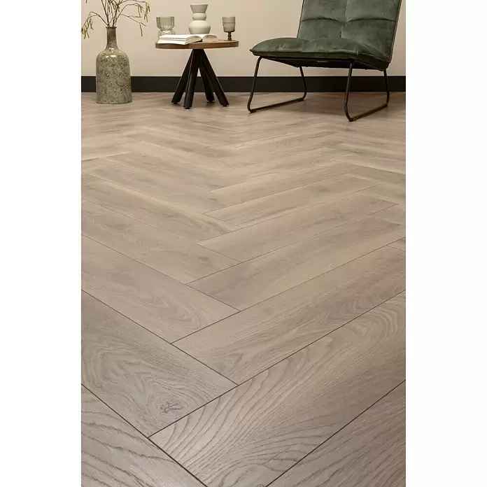 CanDo Laminaat Herringbone Donkergrijs Eiken - 65,7 cm x 19 cm x 10 mm, Visgraat - Sfeeropname