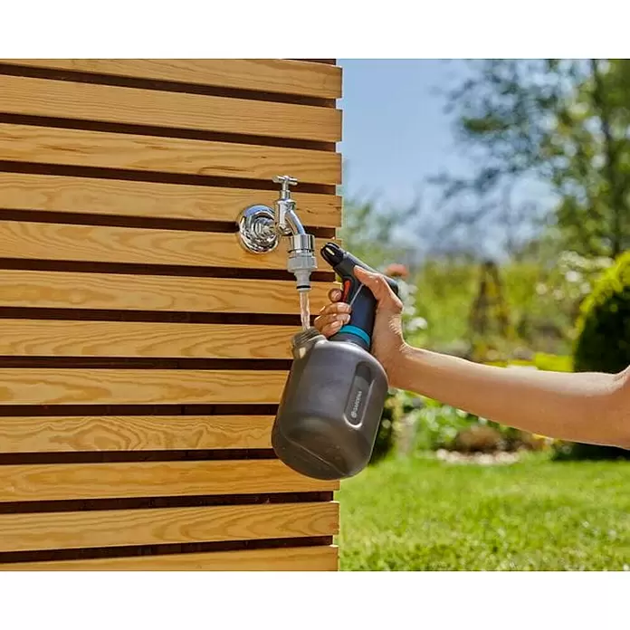 Gardena Prskalica za cvijeće - Crno-plave boje, 1 l - Proizvod u upotrebi