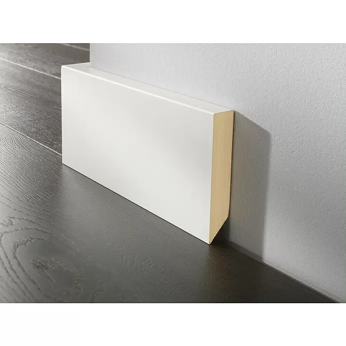 LOGOCLIC Sockelleiste Weiß - 2,6 m x 17 mm x 58 mm, Gefast - Stimmungsaufnahme