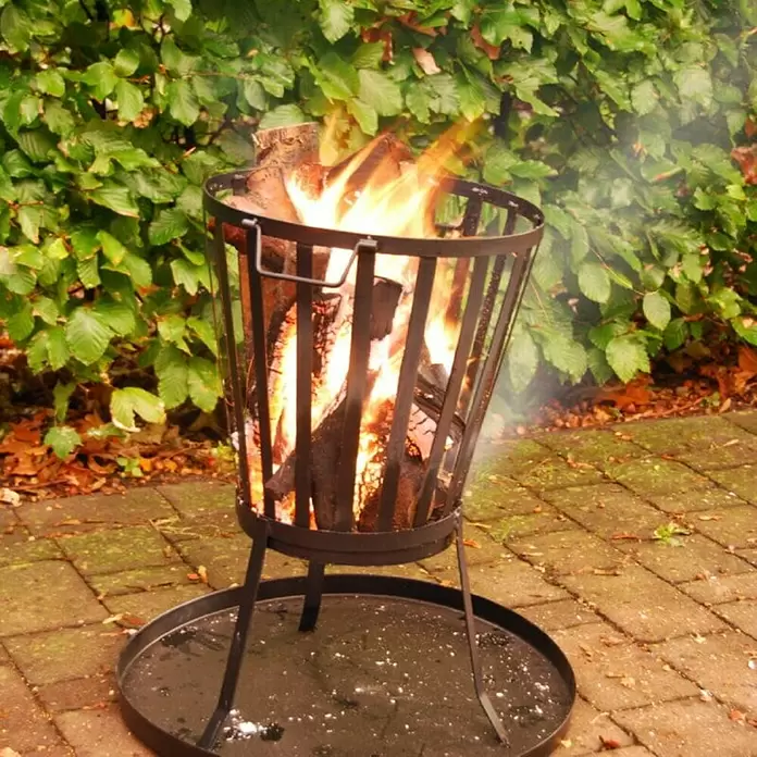 Esschert Design Fancy Flames Košara za vatru - Ø x V: 34,8 x 56,8 cm, Crne boje - Proizvod u upotrebi