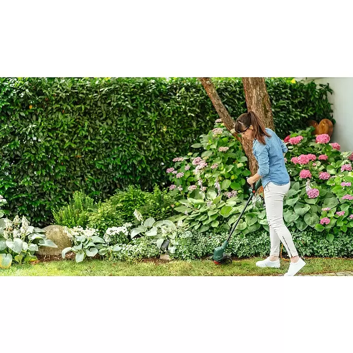 Bosch Električni trimer za travu EasyGrassCut 23 - 280 W, Širina reza: 23 cm - Proizvod u upotrebi