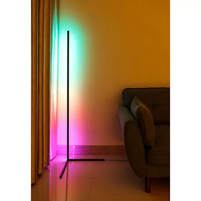 Tween Light LED-Stehleuchte Anzio - 19 W, Höhe: 140 cm, Schwarz, RGB - Stimmungsaufnahme