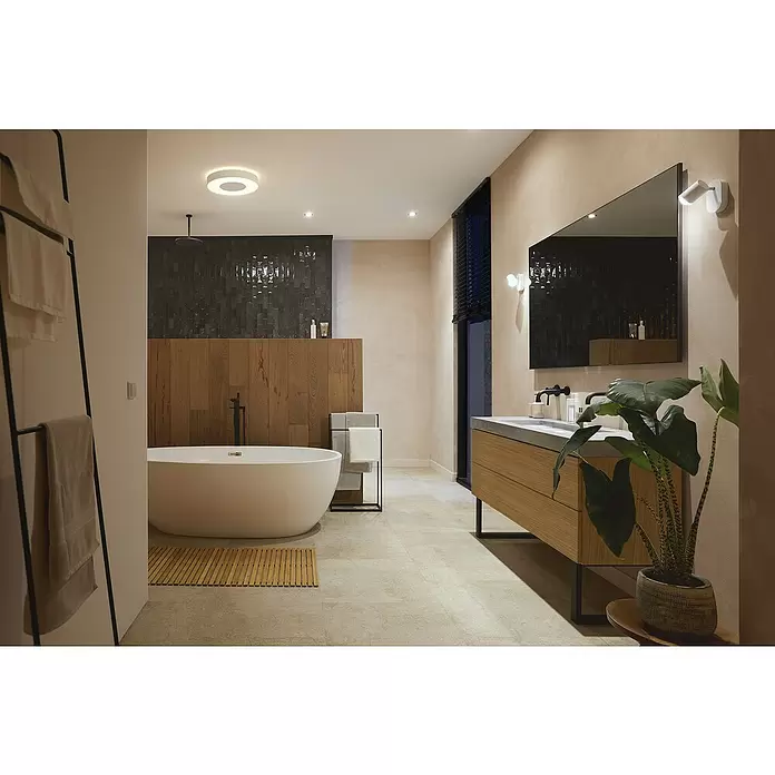 Philips Hue LED-Einbauleuchte rund  Xamento White & Color Ambiance - 5,5 W, Ø x H: 93 mm x 10 cm, Chrom, Transparent, RGBW, IP44 - Stimmungsaufnahme