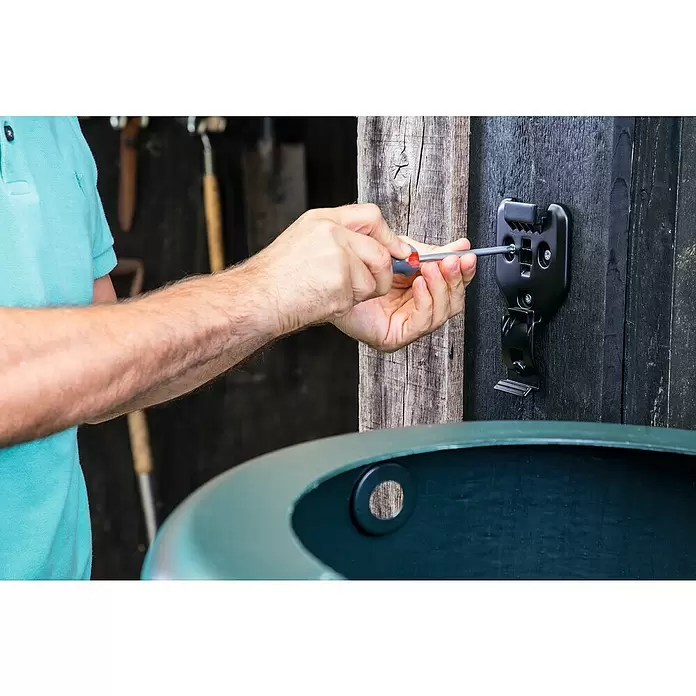 Bosch Wandhalterung - Passend für: Bosch Akku-Regenwasserpumpe GardenPump 18 - Anwendungsbeispiel