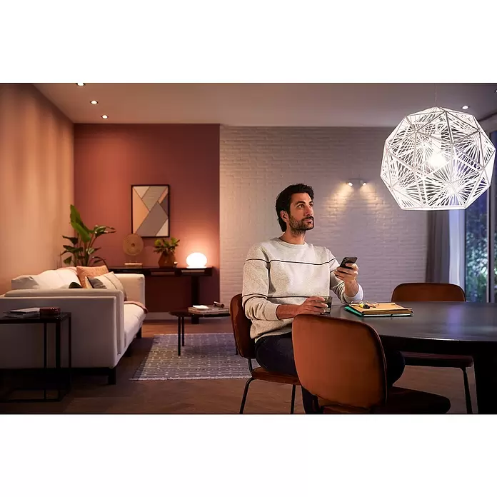 Philips Hue LED-Leuchtmittel White & Color Ambiance - E27, 9 W, A60, 1.100 lm, 1 Stk. - Stimmungsaufnahme