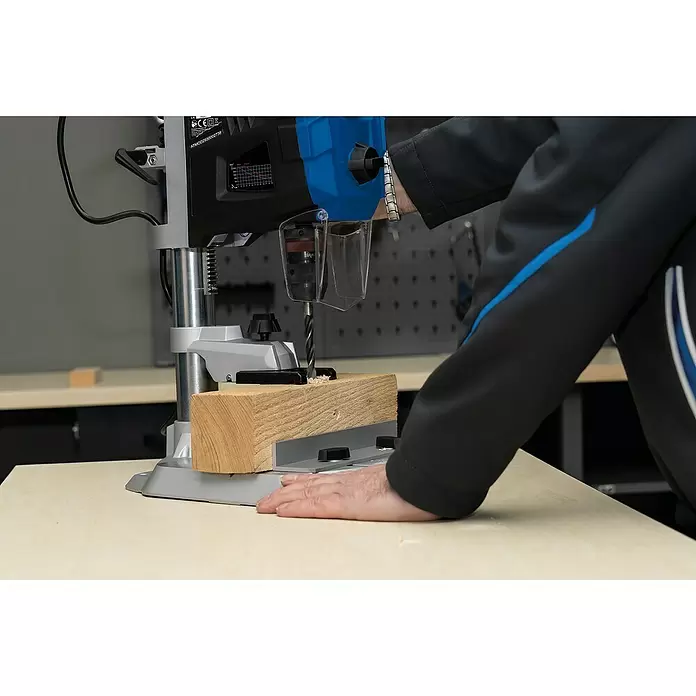 Scheppach Tischbohrmaschine DP 60 - 710 W, Leerlaufdrehzahl: 0 U/min - 2.600 U/min, Spannweite Bohrfutter: 1,5 mm - 13 mm - Anwendungsbeispiel