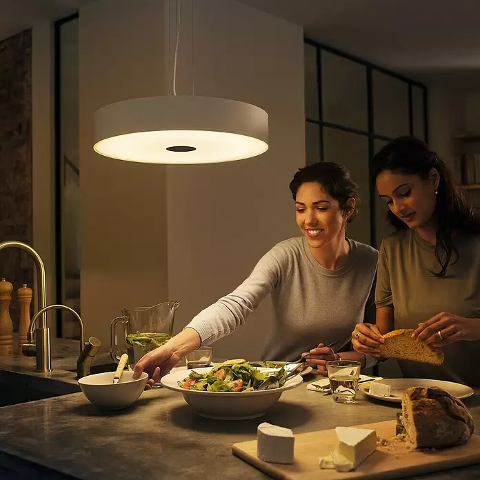 Philips Hue LED-Pendelleuchte Fair - Höhe: 150 cm, 444 mm, Weiß - Stimmungsaufnahme