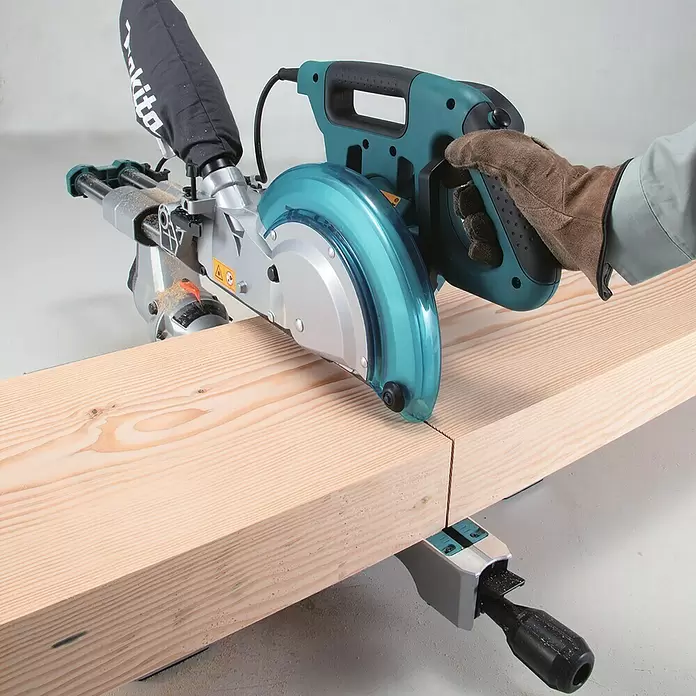Makita Kapp- & Gehrungssäge LS1018LN - 1.430 W, Durchmesser Sägeblatt: 260 mm, 0 U/min - 4.300 U/min - Anwendungsbeispiel