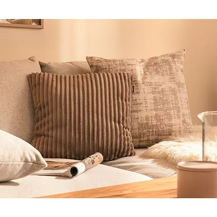 Kissen Vintage Velvet - Hellbeige, 50 x 50 cm, 100 % Polyester - Stimmungsaufnahme