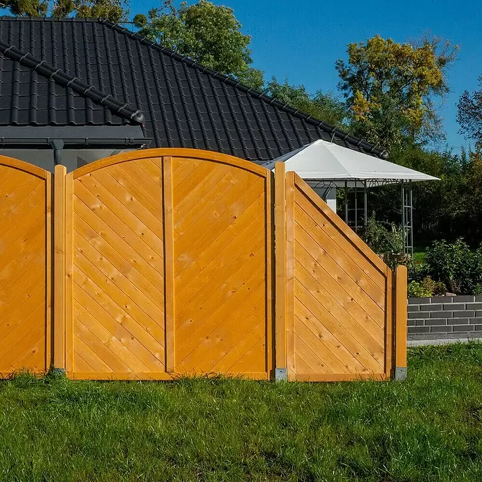 Silvan Sichtschutzelement Regensburg - 180 x 180/200 cm, Diagonal verschraubt, Honig - Stimmungsaufnahme