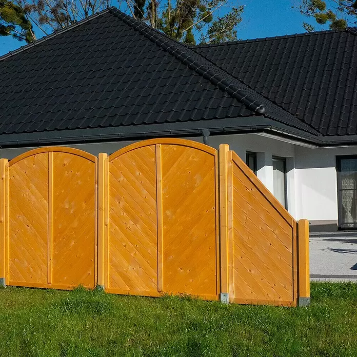 Silvan Sichtschutzelement Regensburg - 180 x 180/200 cm, Diagonal verschraubt, Honig - Stimmungsaufnahme