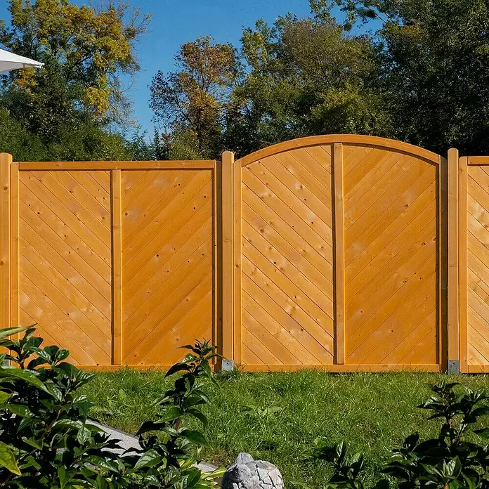 Silvan Sichtschutzelement Regensburg - 180 x 180/200 cm, Diagonal verschraubt, Honig - Stimmungsaufnahme
