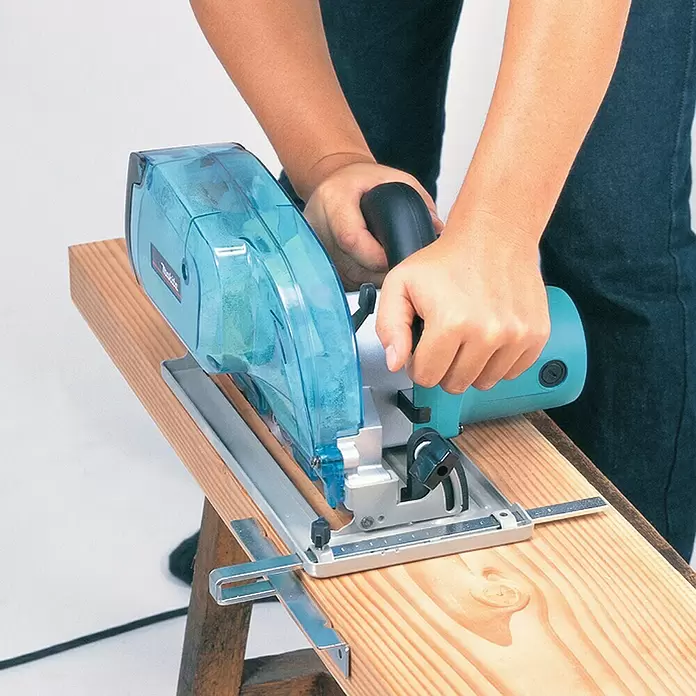 Makita Handkreissäge 5017RKB - 1.400 W, Sägeblatt: Ø 190 mm, 0 U/min - 4.800 U/min - Anwendungsbeispiel