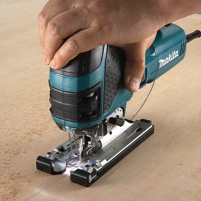 Makita Pendelhubstichsäge 4351FCTJ - 720 W, 800 Hübe/min - 2.800 Hübe/min - Anwendungsbeispiel