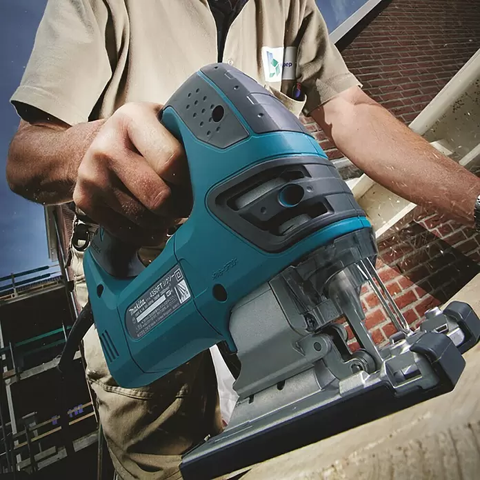 Makita Pendelhubstichsäge 4350FCTJ - 720 W, 800 Hübe/min - 2.800 Hübe/min - Anwendungsbeispiel