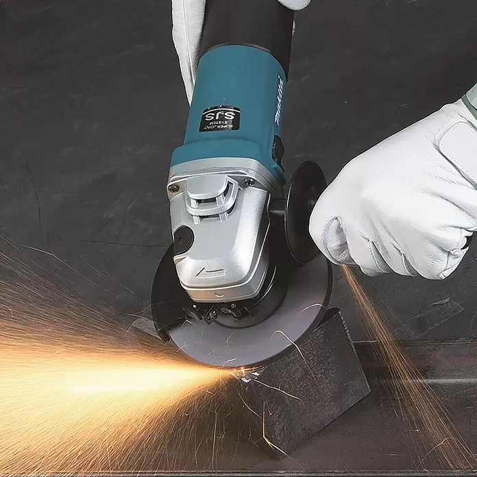 Makita Winkelschleifer 9565CR - 1.400 W, Schleifscheibe: Ø 125 mm, 11.000 U/min - Anwendungsbeispiel