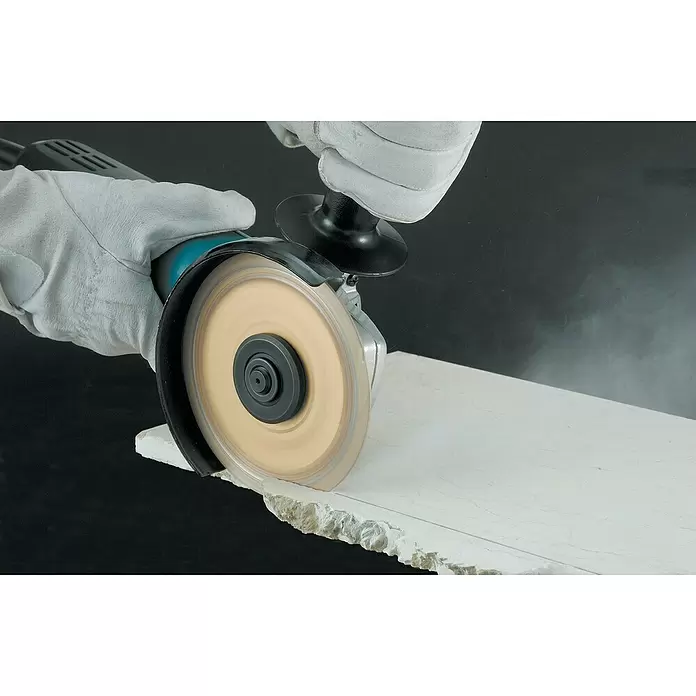 Makita Winkelschleifer 9558NBRZ - 840 W, Schleifscheibe: Ø 125 mm, 11.000 U/min - Anwendungsbeispiel