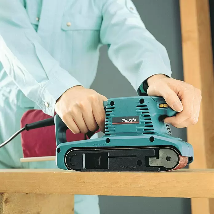 Makita Bandschleifer 9911J - 650 W, Bandabmessung: 76 x 457 mm - Anwendungsbeispiel