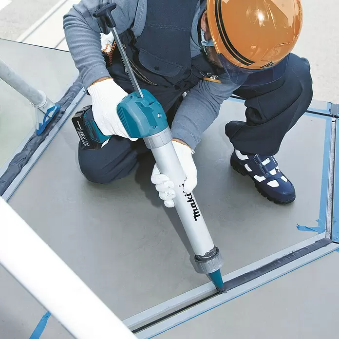 Makita Akku-Kartuschenpresse DCG180ZX - 18 V, Li-Ionen, Ohne Akku, Geeignet für: 310 ml Kartuschen - Anwendungsbeispiel