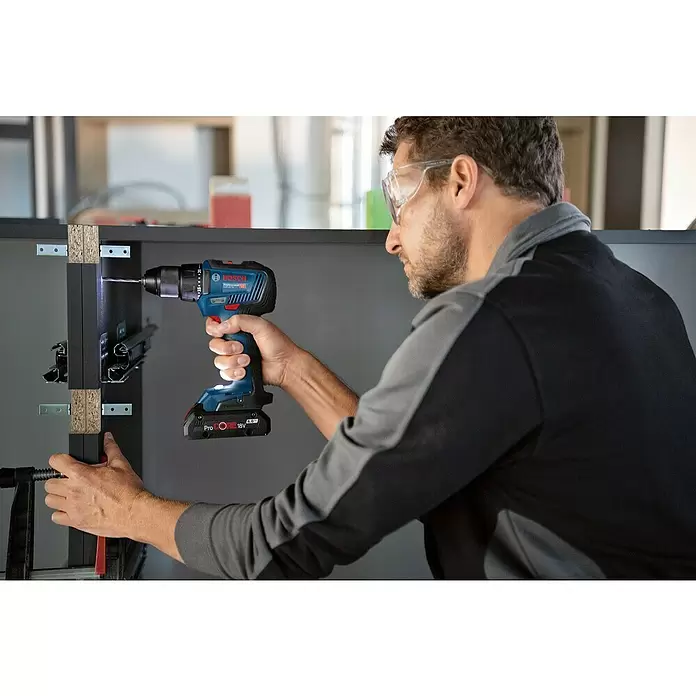 Bosch Professional Akku-Bohrschrauber GSR 18V-55 - 18 V, Ohne Akku, Leerlaufdrehzahl: 0 U/min - 1.800 U/min, Kunststoffkoffer - Anwendungsbeispiel