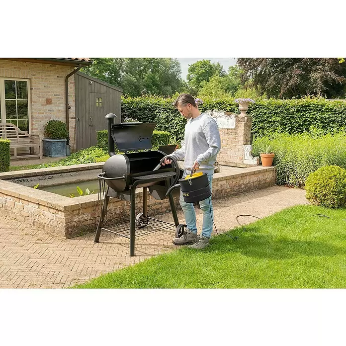 PowerPlus Aspirador para ceniza POWX3010 - 1.200 W, 20 l - Producto en uso