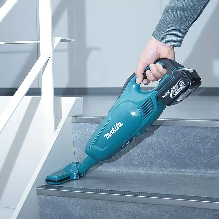 Makita Akku-Staubsauger DCL182Z - 18 V, Li-Ionen, Ohne Akku - Anwendungsbeispiel