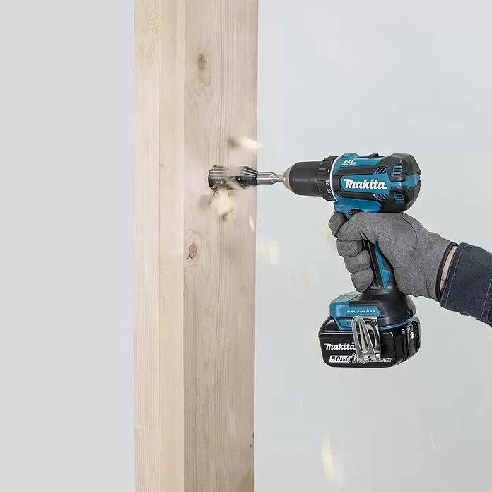 Makita Akku-Bohrschrauber DDF485Z - 18 V, Ohne Akku, 5 Ah, Leerlaufdrehzahl: 0 U/min - 1.900 U/min - Anwendungsbeispiel