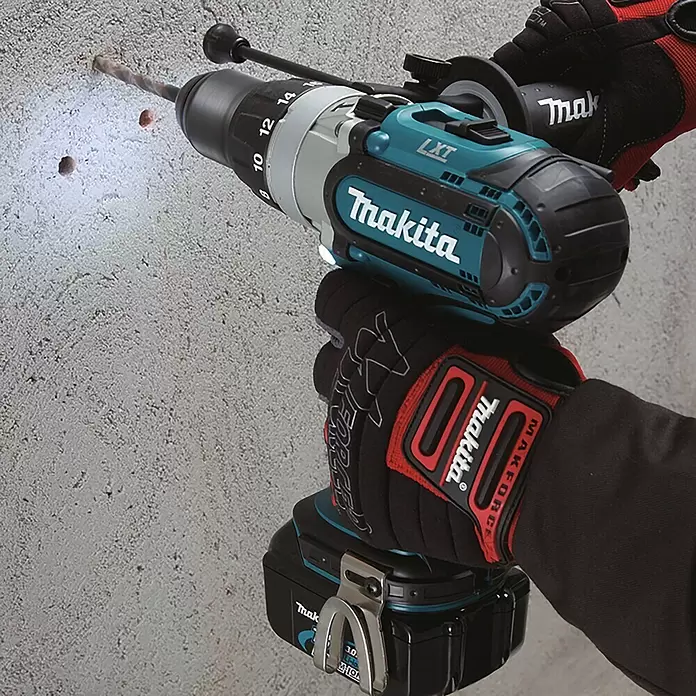 Makita Akku-Schlagbohrschrauber DHP451RTJ - 18 V, 2 Akkus, 5 Ah, Leerlaufdrehzahl: 0 U/min - 1.700 U/min - Anwendungsbeispiel
