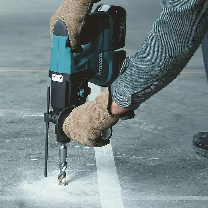 Makita Akku-Kombihammer DHR243Z - 18 V, Li-Ionen, Ohne Akku, Leerlaufdrehzahl: 950 U/min - Anwendungsbeispiel