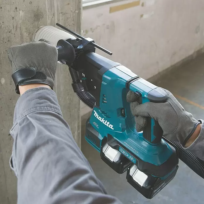 Makita Akku-Bohrhammer DHR281ZJ - 18 V, Ohne Akku, Einzelschlagstärke: 2,8 J - Anwendungsbeispiel