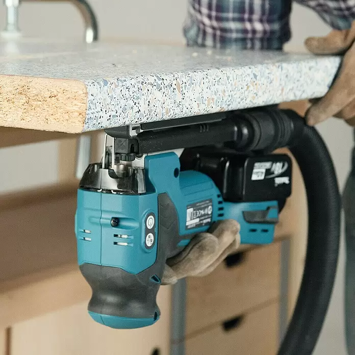 Makita Akku-Stichsäge DJV181RT1J - 18 V, Li-Ionen, 5 Ah, 1 Akku, Leerlaufhubzahl: 800 - 3.500 Hübe/min - Anwendungsbeispiel