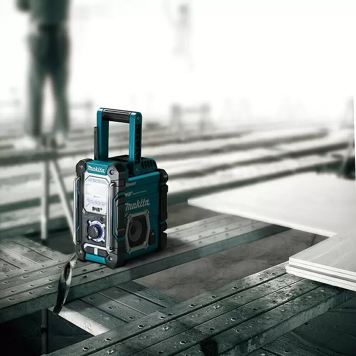 Makita Accubouwradio DMR112 - Frequentie: 174.928 - 239.200 MHz (DAB/DAB+) - Sfeeropname