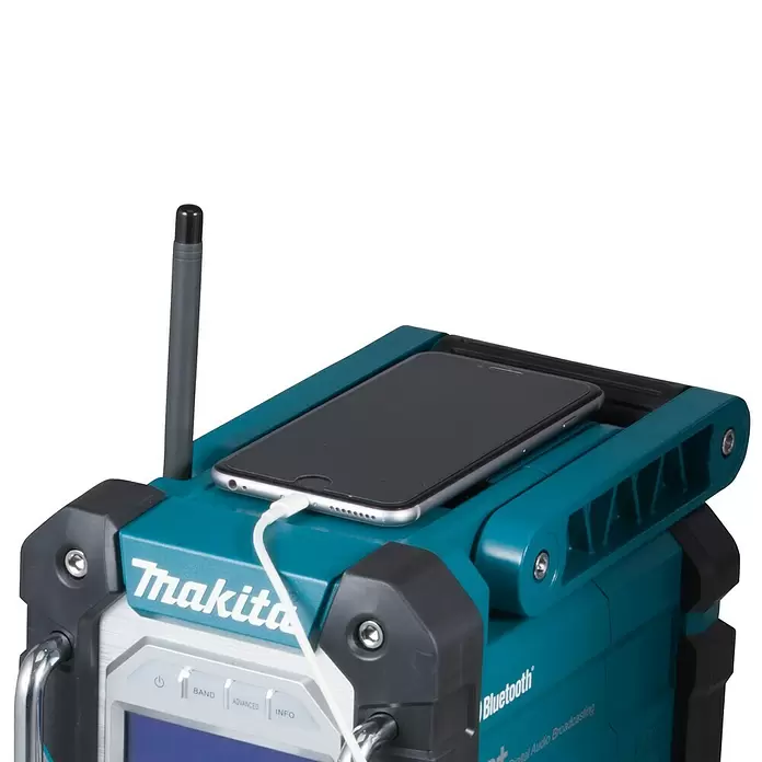 Makita Accubouwradio DMR112 - Frequentie: 174.928 - 239.200 MHz (DAB/DAB+) - Close-up