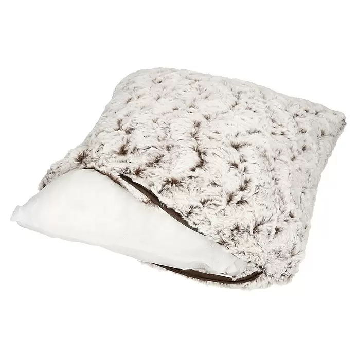 Kissen Smooth - Braun, 45 x 45 cm, 100 % Polyester - Diagonale Ansicht