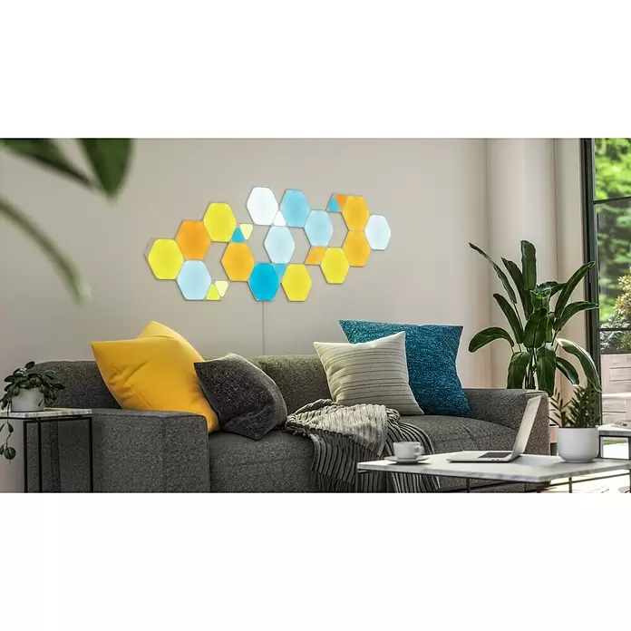 Nanoleaf LED-Panel Shapes Triangles 15er Starter Set 2. Generation - L x B x H: 23 x 20 x 0,6 cm, Weiß, RGBW - Stimmungsaufnahme