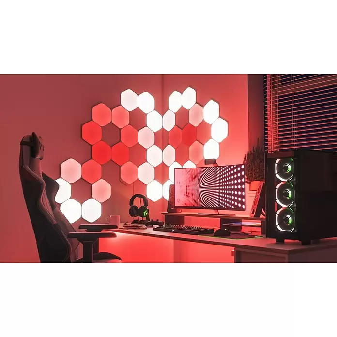 Nanoleaf LED-Panel Shapes Triangles 15er Starter Set 2. Generation - L x B x H: 23 x 20 x 0,6 cm, Weiß, RGBW - Stimmungsaufnahme
