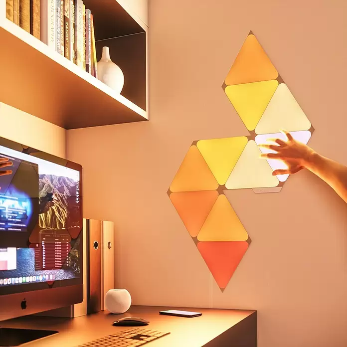 Nanoleaf LED-Panel Shapes Triangles 15er Starter Set 2. Generation - L x B x H: 23 x 20 x 0,6 cm, Weiß, RGBW - Stimmungsaufnahme