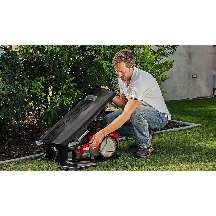 Einhell Mähroboter-Garage - 77,5 x 60,5 x 40,5 cm, Schwarz, Klappbarer Deckel - Anwendungsbeispiel
