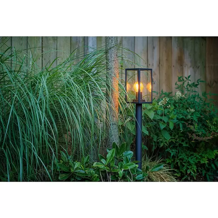Garden Lights Sokkellamp voor buiten Limosa 70 - 4 W, Zwart, 120 x 120 x 680 mm - Toepassingsvoorbeeld