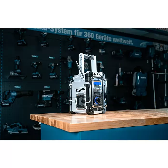 Makita Akku-Baustellenradio DMR112W - 7,2 V - 18 V, Ohne Akku, 87,5 - 108,0 kHz (FM) - Stimmungsaufnahme