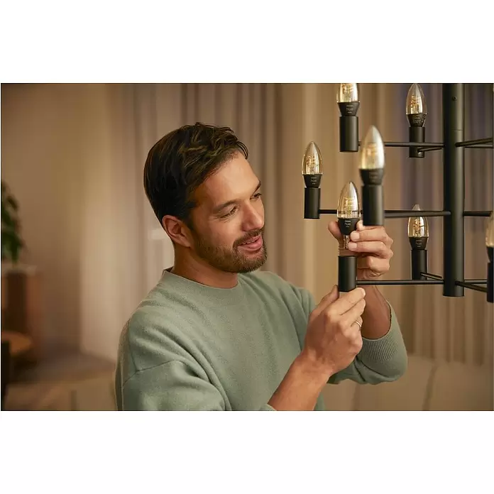 Philips Hue LED-Leuchtmittel White Filament - E14, 4,5 W, 300 lm, Warmweiß, 1 Stk. - Stimmungsaufnahme