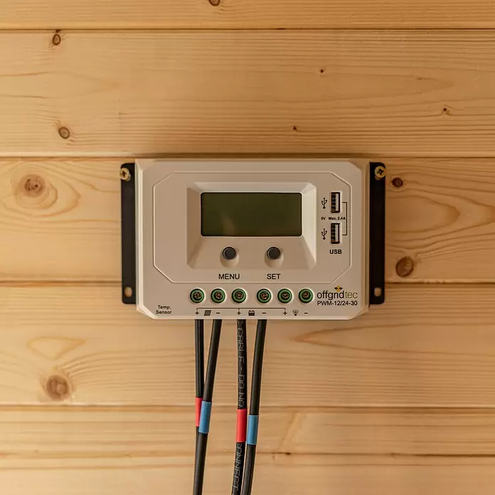 Offgridtec Solarladeregler PWM 12/24-30 - 12/24 V, Max. Laststrom: 30 A - Stimmungsaufnahme