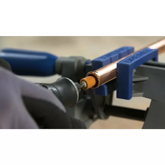 Dremel Multi-Schraubstock 2500 - Rotationswinkel: 360 °, Neigungswinkel: 50° - Anwendungsbeispiel